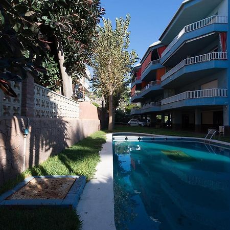 Apartamento en 1era linea mar con terraza de 25m2 Castelldefels Esterno foto