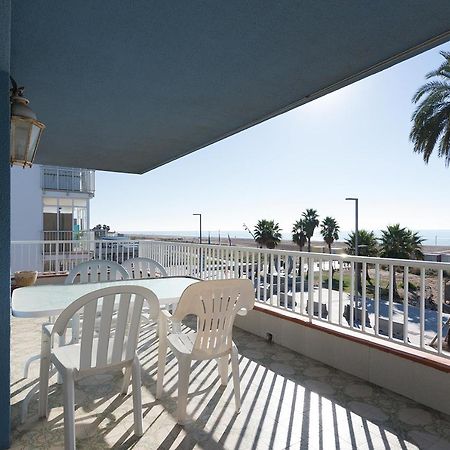 Apartamento en 1era linea mar con terraza de 25m2 Castelldefels Esterno foto