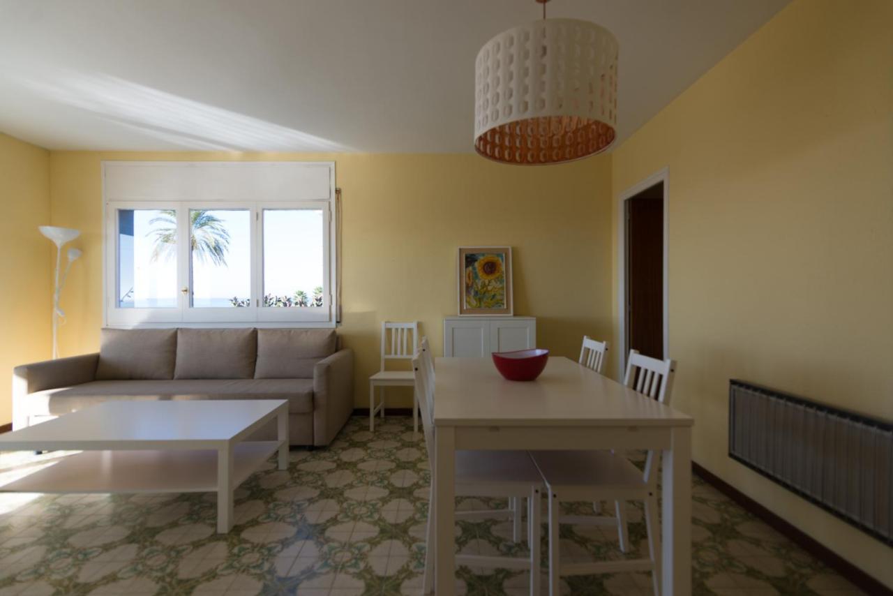 Apartamento en 1era linea mar con terraza de 25m2 Castelldefels Esterno foto