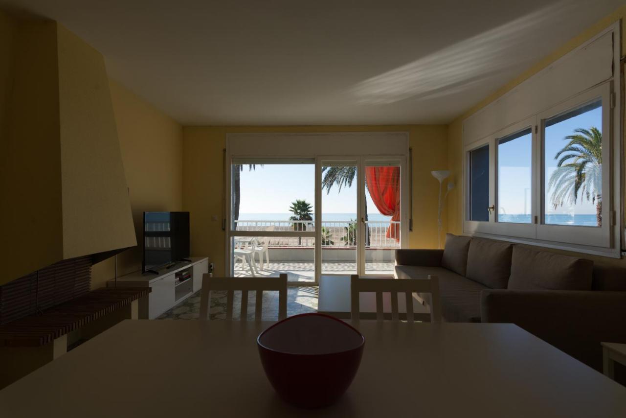 Apartamento en 1era linea mar con terraza de 25m2 Castelldefels Esterno foto