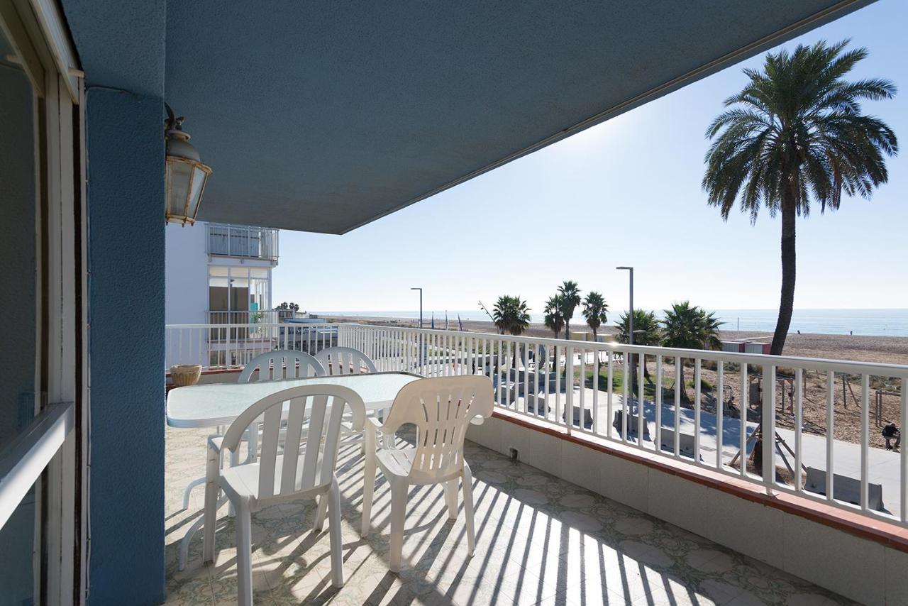 Apartamento en 1era linea mar con terraza de 25m2 Castelldefels Esterno foto